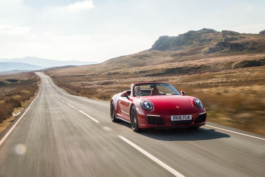  Porsche 911 Carrera 4S Cabriolet 2016 года  (UK) (фото 20 из 30)